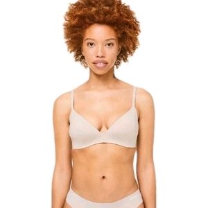 Lululemon Take Shape Bra Women's Size 34C Wireless Lightweight Cream NWT